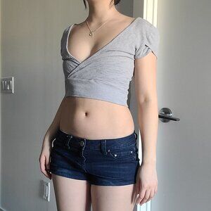 Urban Outfitters Grey V-Neck Fine Knit Crop Top